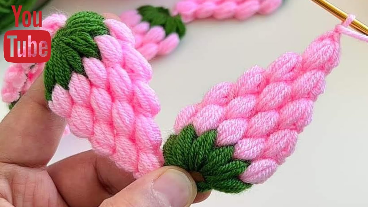 ميدالية مفاتيح #/ وردة / زهرة / كروشية / كروشيه / #keychain# / Crochet# / Strawberry