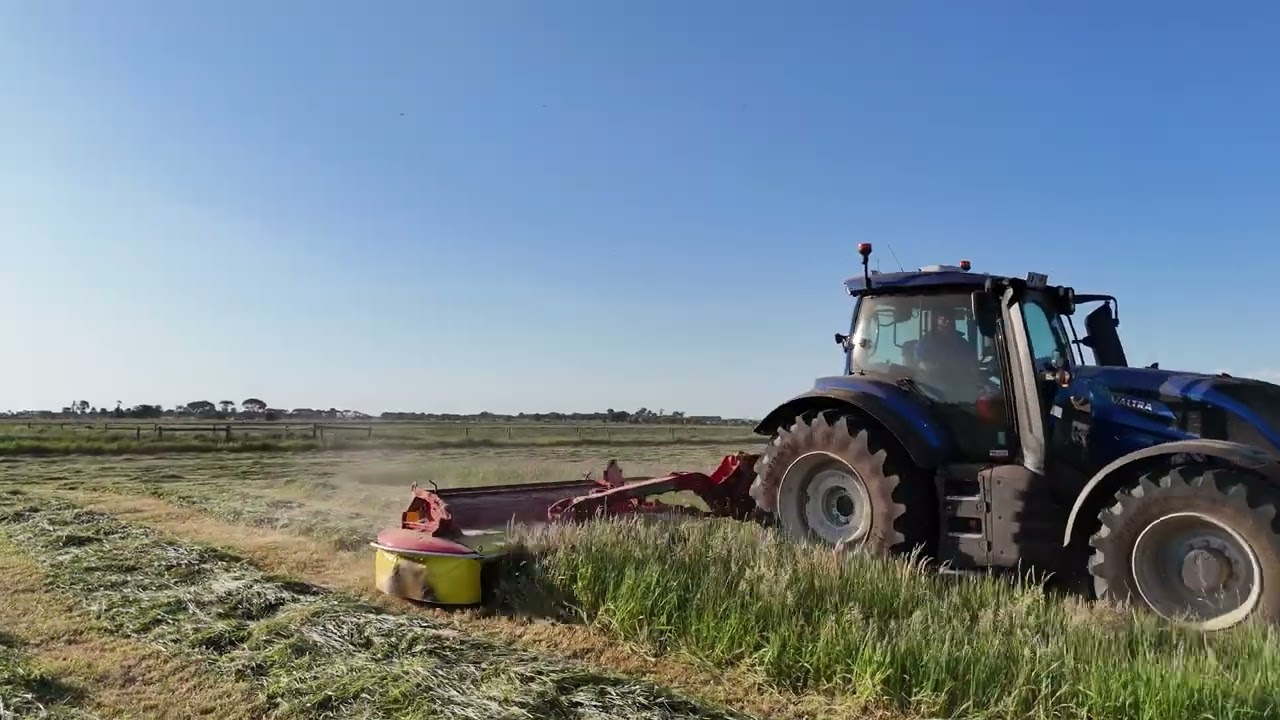 2x Valtra T175 Versu + PÖTTINGER Mowers | Silage Season in South West Victoria