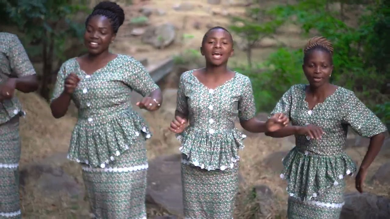 iye ndiye mfumu by golden voices choir