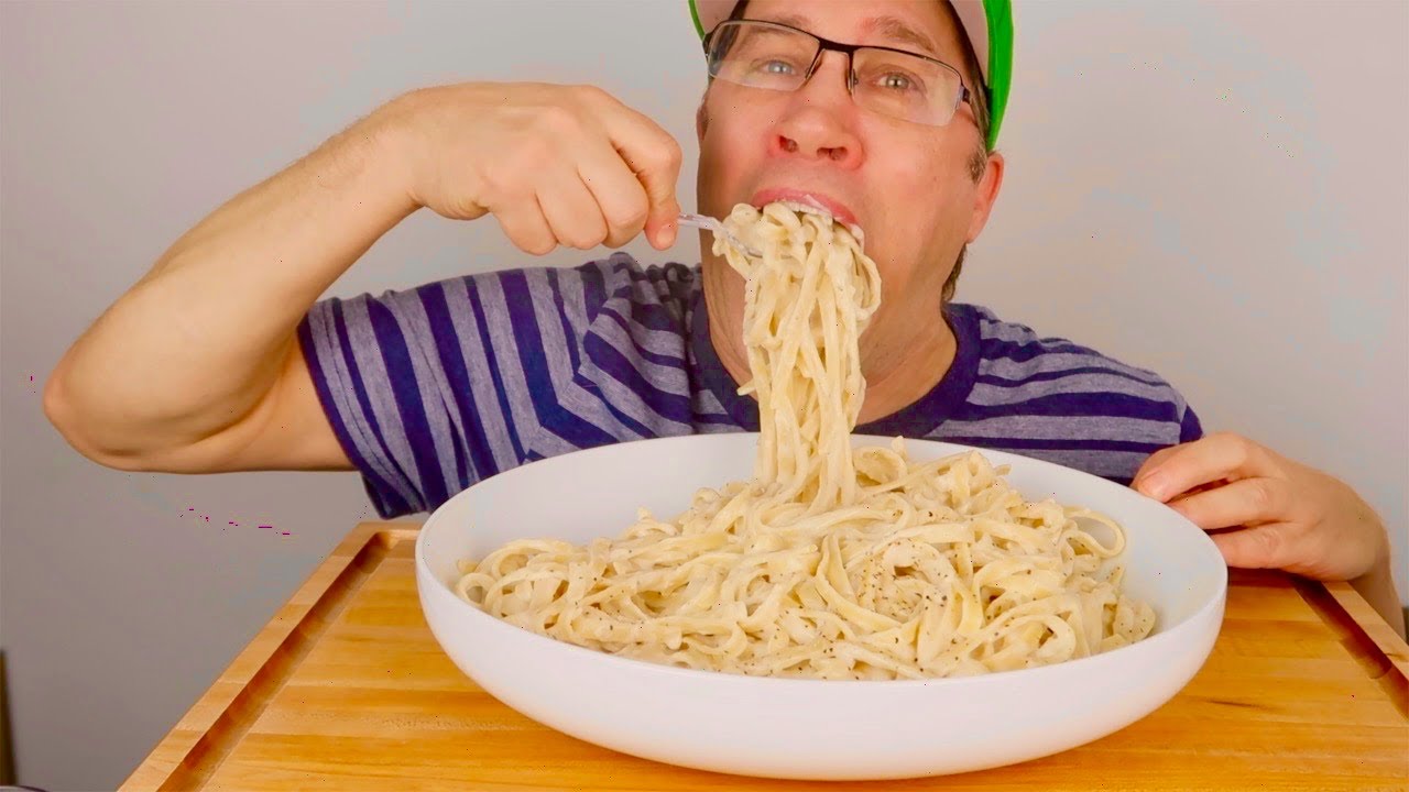 ASMR • Fettuccine Alfredo  •  Story Time @ the beginning • | Seanusca Food!