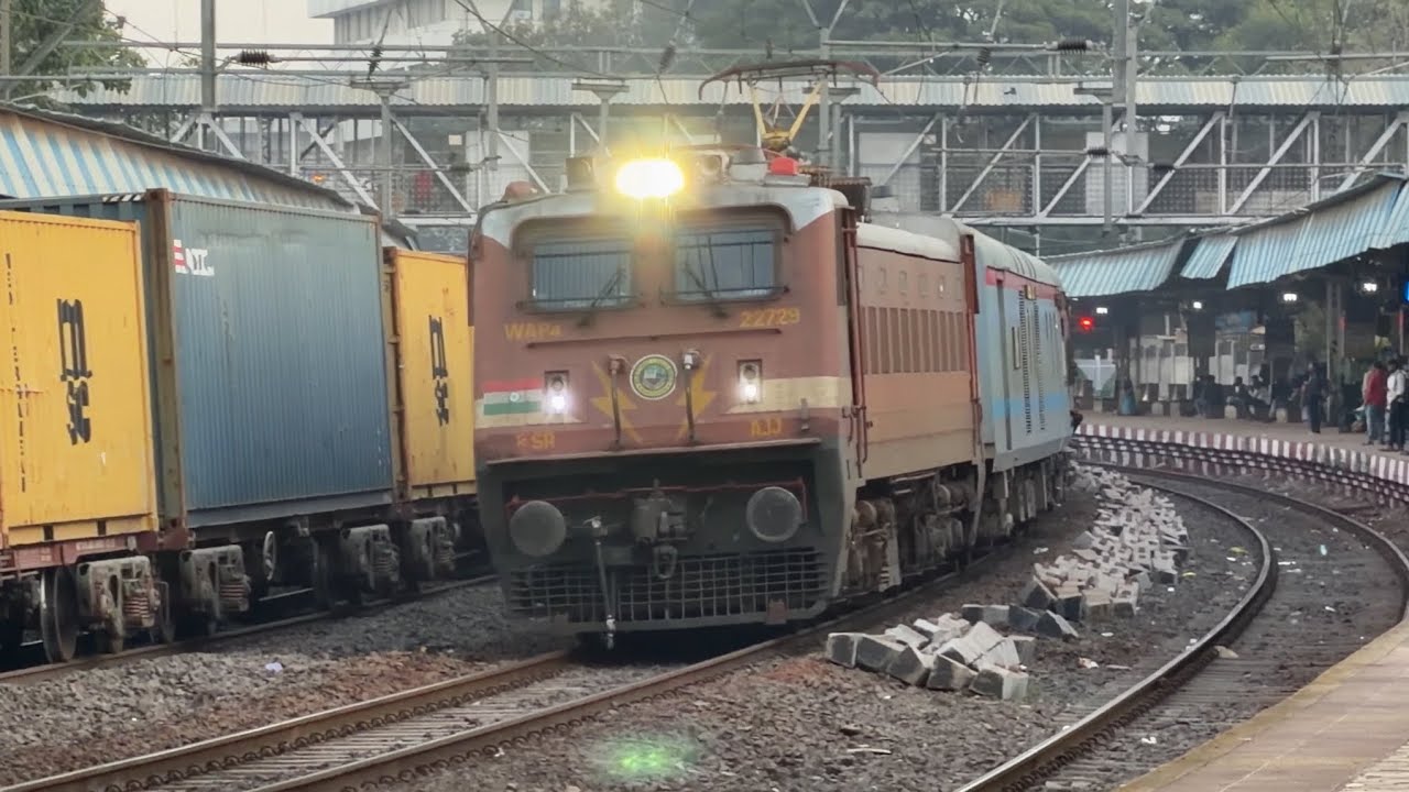 AJJ WAP-4 beautifully curves out of Shivajinagar with 12128 Intercity Superfast Express
