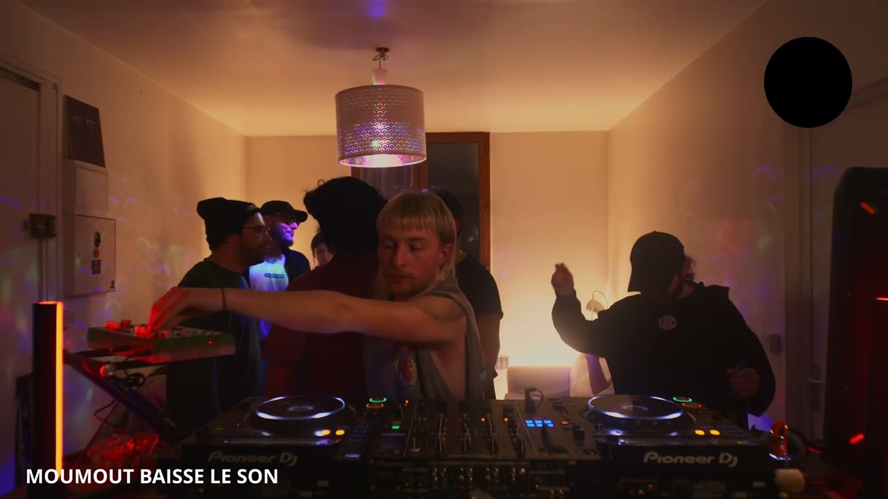 Moumout Baisse Le Son