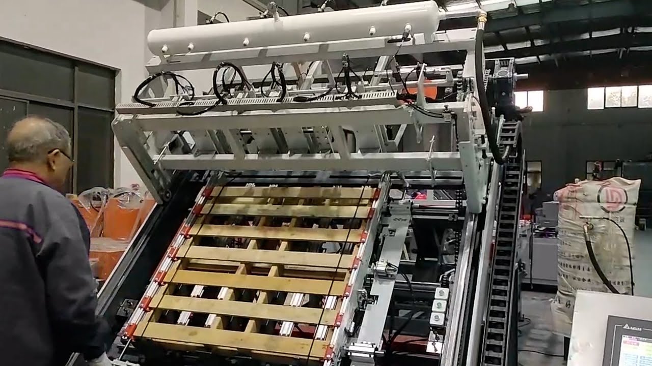 wood pallet making machine for logistics with classical stringer type pallet