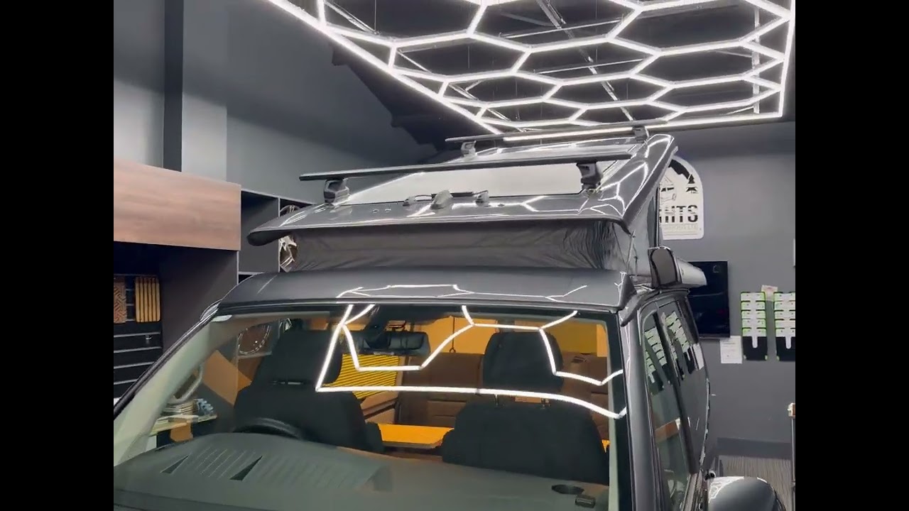 Катер Knights Mountain Tourer с двумя надувными лодками RIB Neptune и подъемной крышей Reimo. Кух...