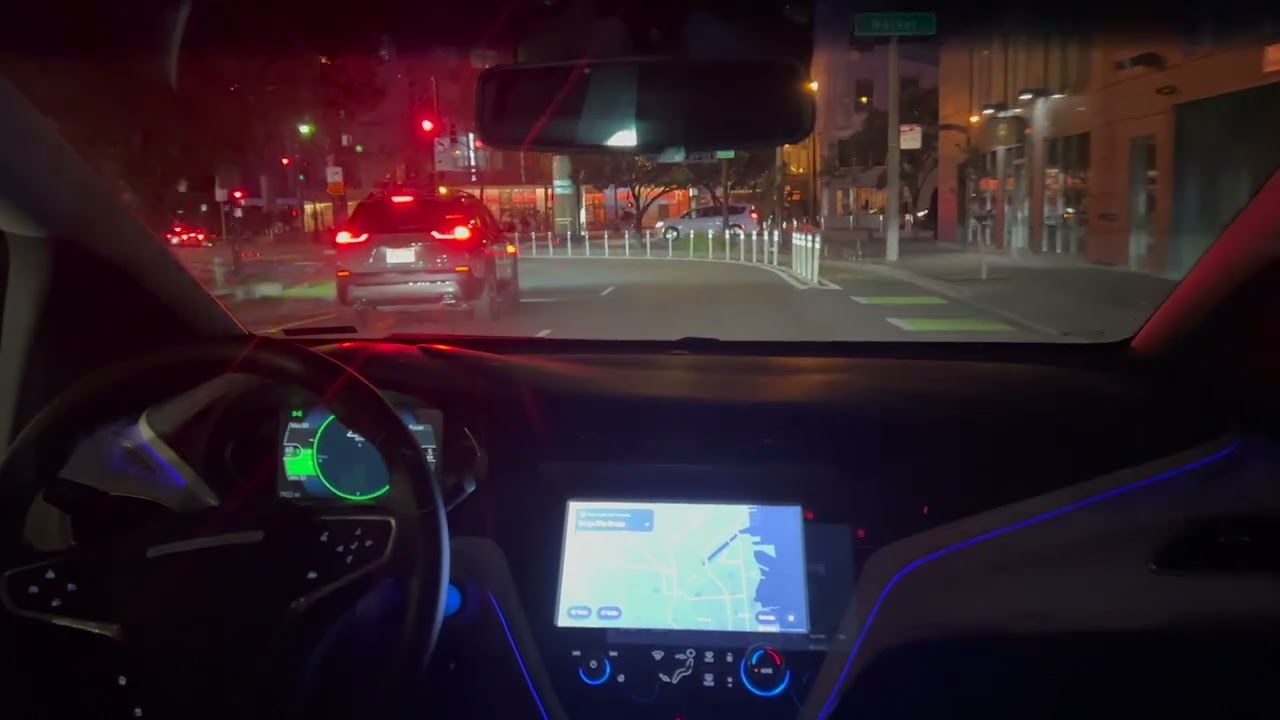 A driverless (self-driving) Cruise ride across San Francisco