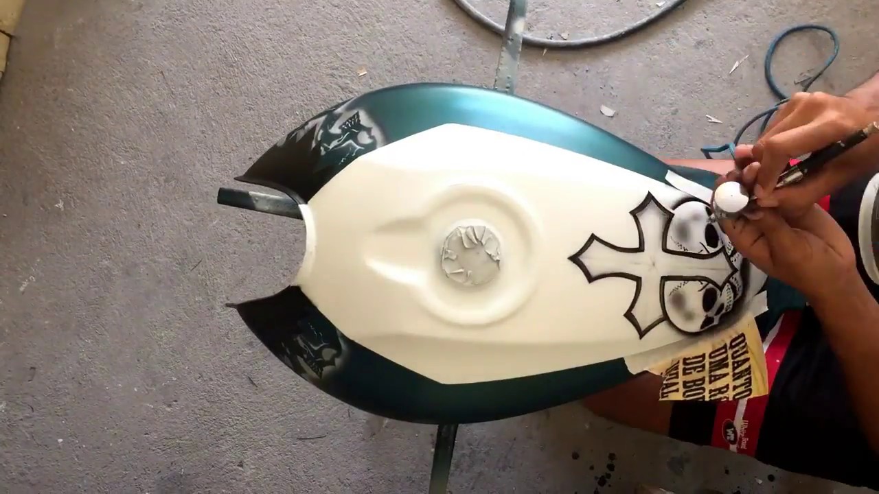 aerografia em tanque de moto
