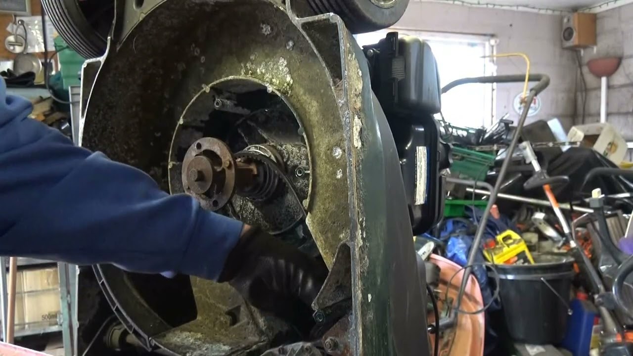 Hayter 41 Vari drive belt replacement and how it works