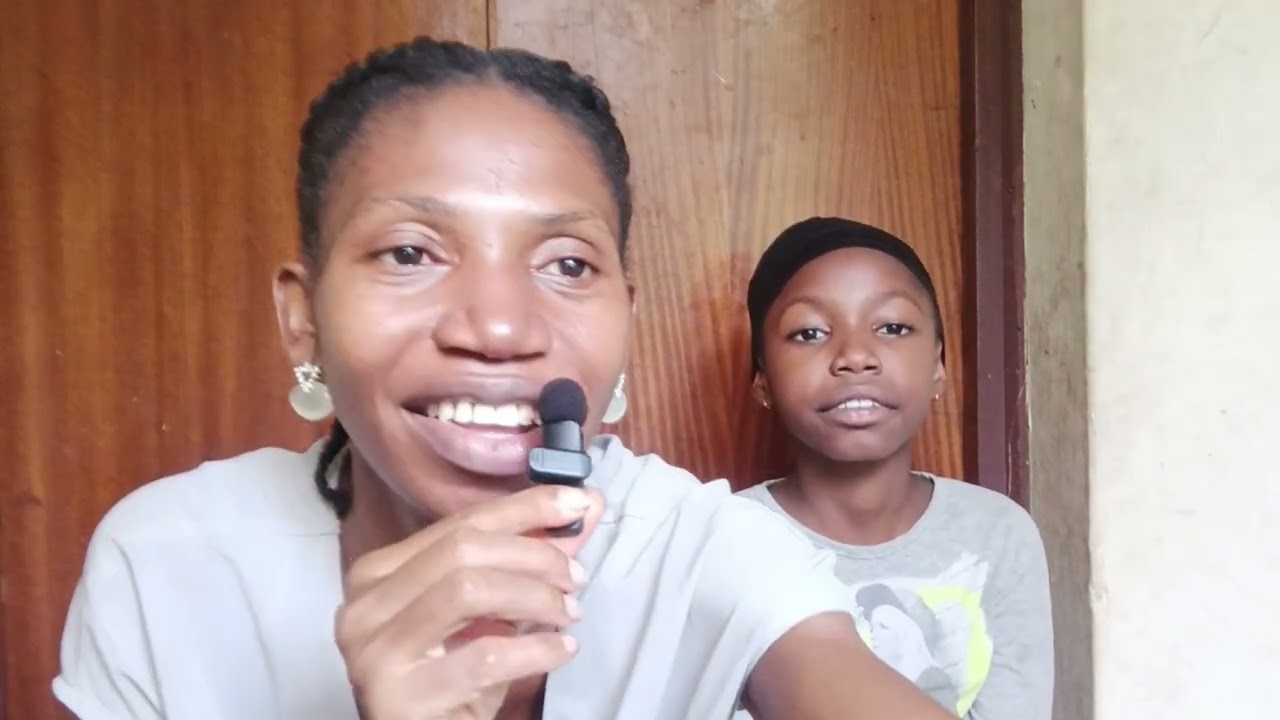 Prank:  Annoyingly kissing my daughter to see how she reacts