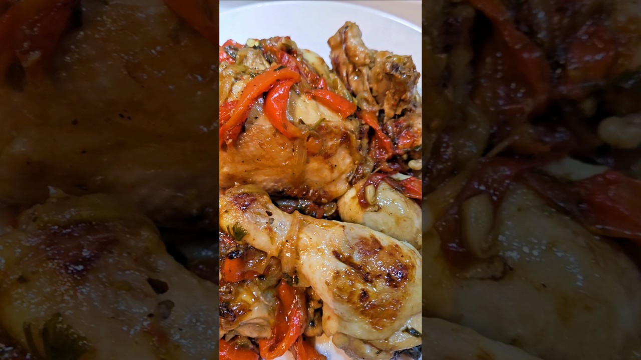 Pollo e peperoni 😋.  Un piatto   che parla da solo 😋  #pollo #peperoni #recipe #food #calabriafood