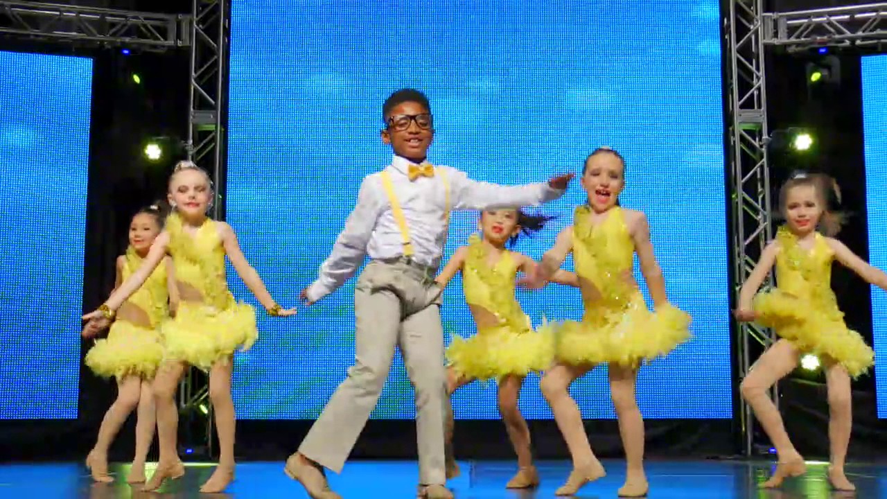 Urbana Dance Shake a Tail Feather