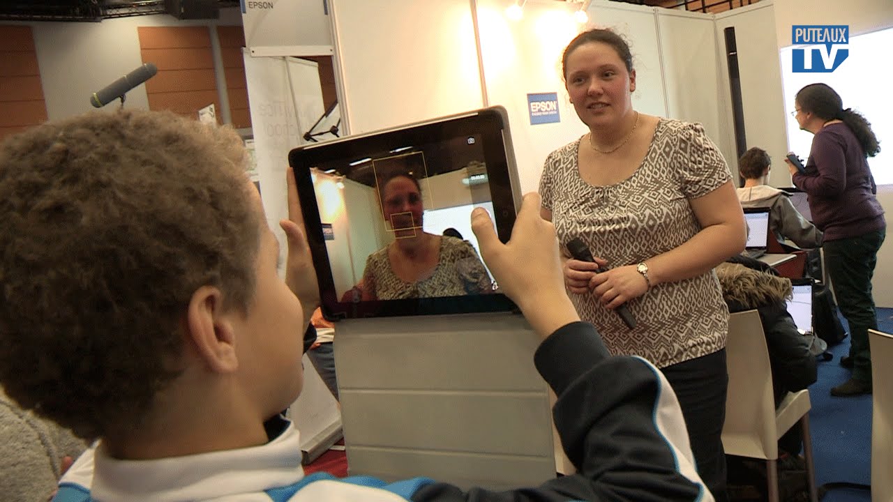 Les apprentis reporters de l'&eacute;cole Jacotot au salon InterTICE