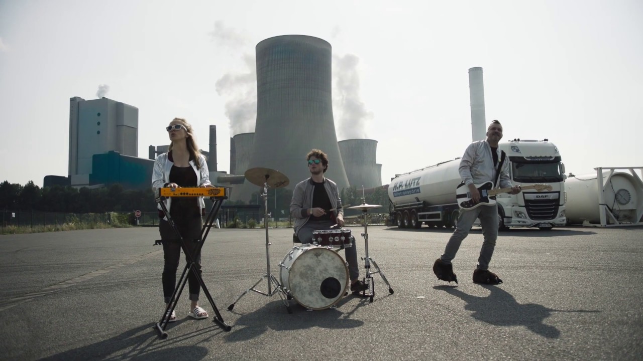 Fortuna Ehrenfeld - Les cheveux en bataille (Official Music Video)