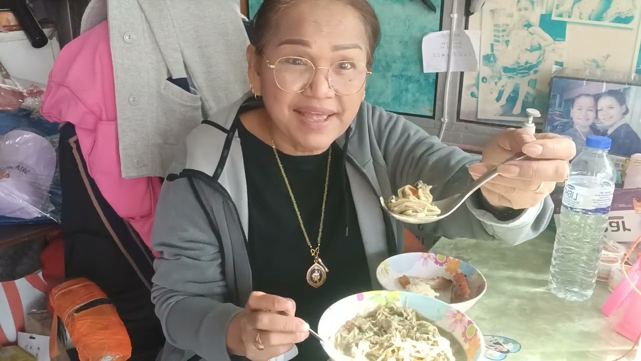ทานข้าวกันค่ะวันนี้ได้หมกหน่อไม้กับข้าวเหนียวค่ะ