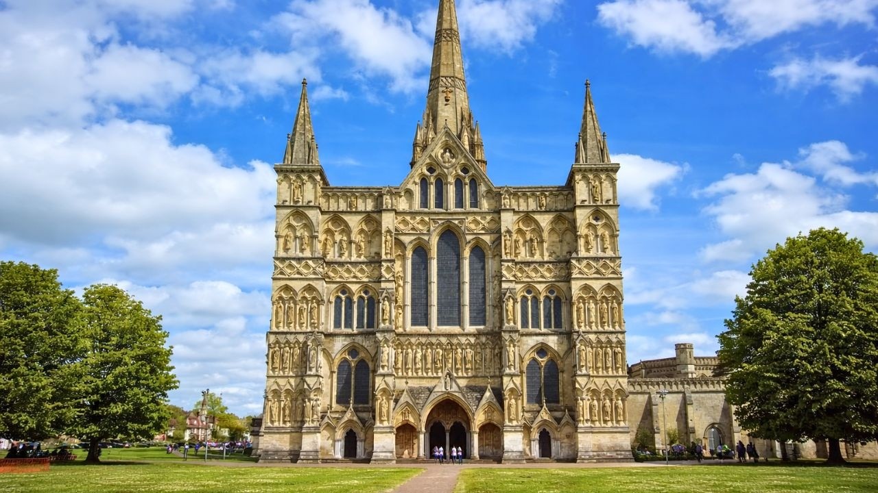 Salisbury Cathedral Walk, English Countryside 4K