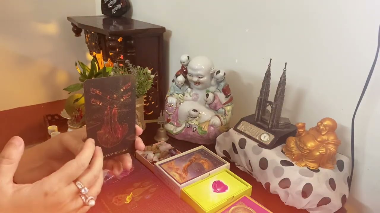 HỌ MONG BẠN HIỂU LÒNG HỌ ! DÙ IM LẶNG NHƯNG HỌ RẤT THƯƠNG BẠN ! HỌ LÀ AI ?