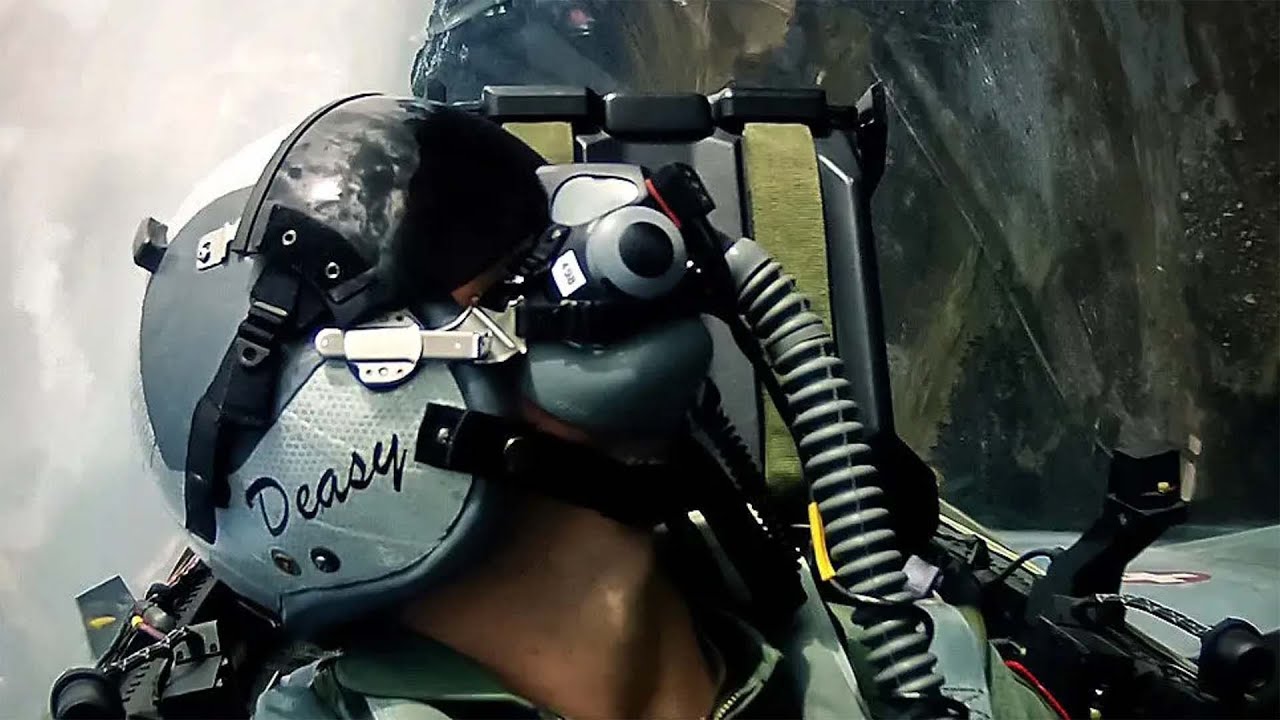 Deasy : Portrait of a solo display pilot (Swiss F/A-18 Hornet Solo Display)