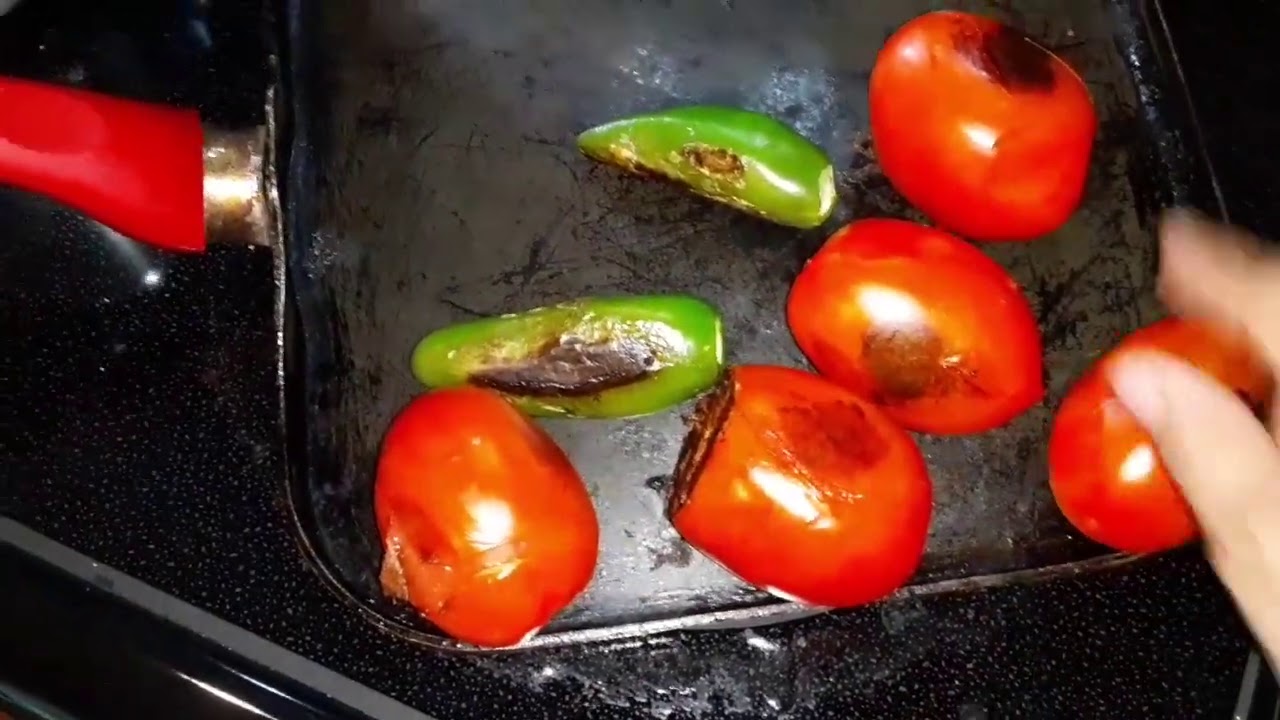Bistec en salsa de jitomate y chile verde🥘😋 rica y fàcil de hacer!!.