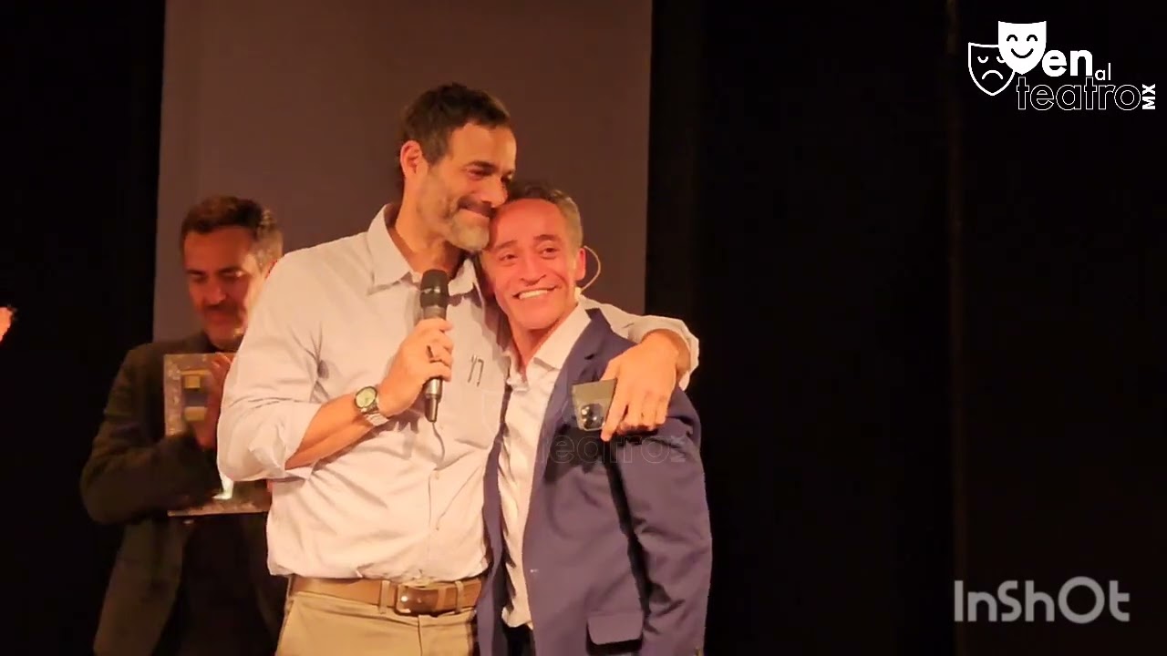 Luis Roberto Guzmán agradece a Daniela Romo por acompañarlo en su reconocimiento a su Trayectoria 