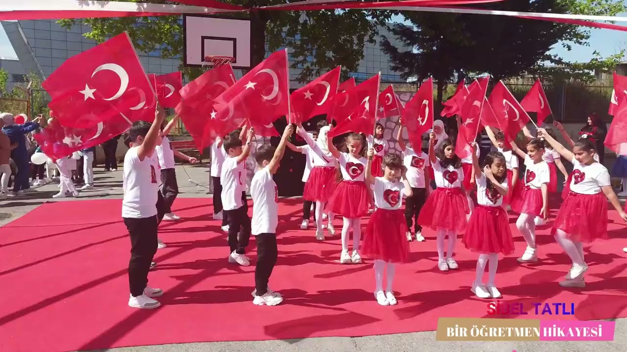 DALGA DALGA BAYRAĞIM 23 NİSAN GÖSTERİSİ İSTANBUL NAMIK KEMAL İLKOKULU 4-E SINIFI SİBEL TATLI
