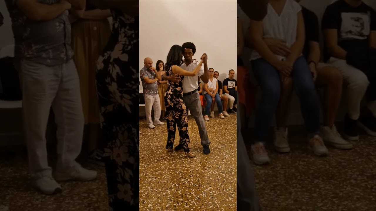 Lezione di tango a Bologna.