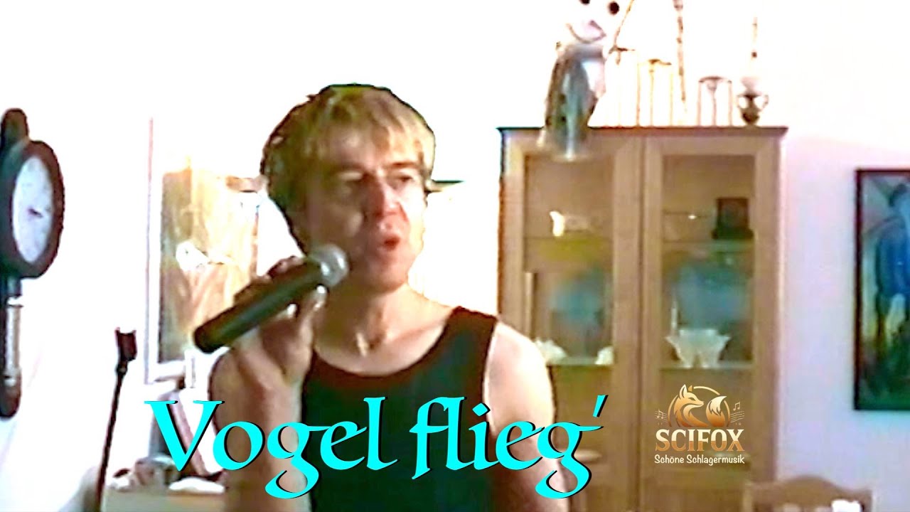 SciFox tanzt & singt zu dem Lied "Vogel flieg" (Aachen, Doppelhaushälfte, 2001) 