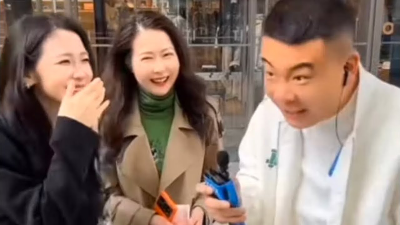 元帅户外搞笑撩母女