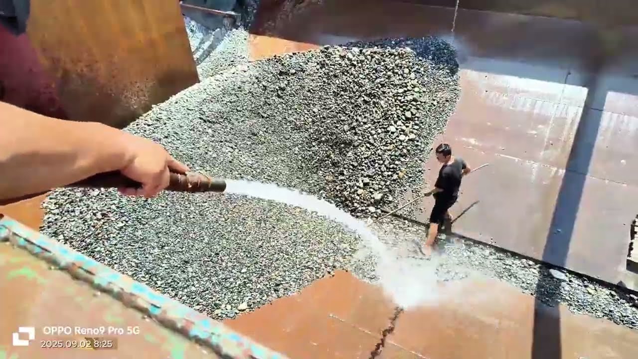 Barge unloading 3520 tons of large cobblestone - Full video - Empty barge