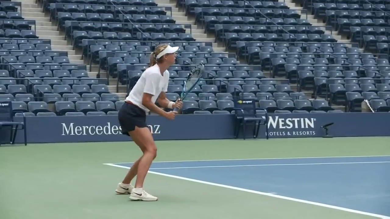 Maria Sharapova is practicing before her R3 match at the 2018 US Open.