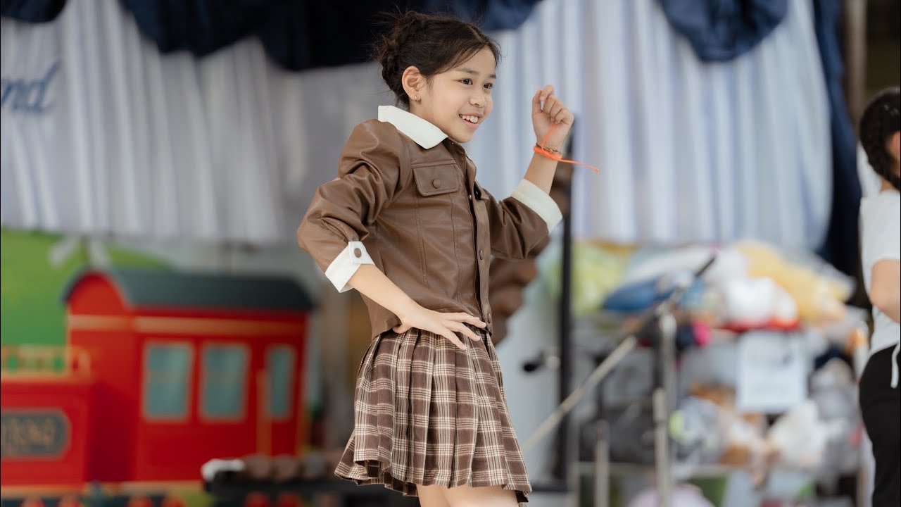 เต้นประกอบเพลงยายแล่ม กิจกรรมนิทรรศการวิชาการ โรงเรียนโสภา2￼