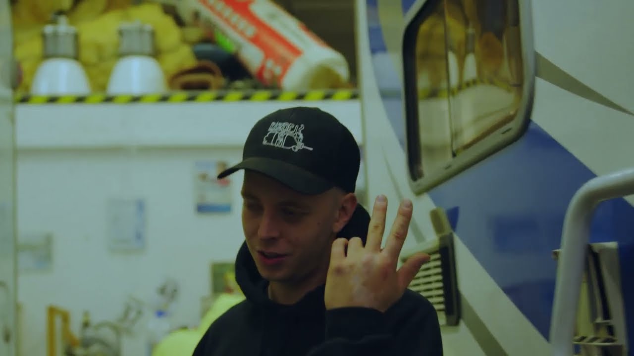 Dizzy Mane feat. Salvi21 - SPACE CHICK [prod.Spectral]