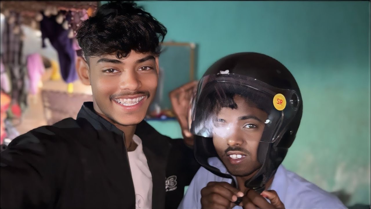 Ladki Wala Helmet Mil Gaya 😳😂