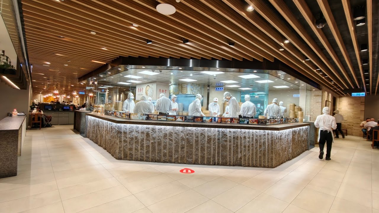 捷運人潮+搭捷運去101+Apple 台北101+新IPAD開箱使用+鼎泰豐 101店+雞湯麵+高麗菜+台北信義威秀影城美食街+三年五班黑糖珍珠鋪-新光A8店+東區地下街+藍莓+2026年3月3日