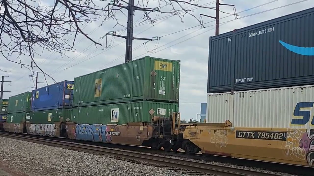 Savannah & Atlanta Heritage Unit leads NS 25A w/ Awsome Crew.