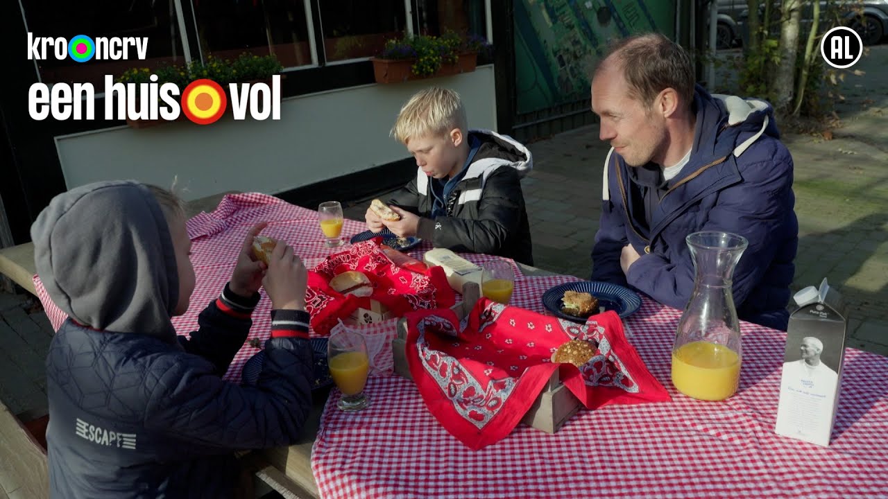 Hoe wordt de aandacht in huize Blom verdeeld? | Een huis vol S24#16 | KRO-NCRV