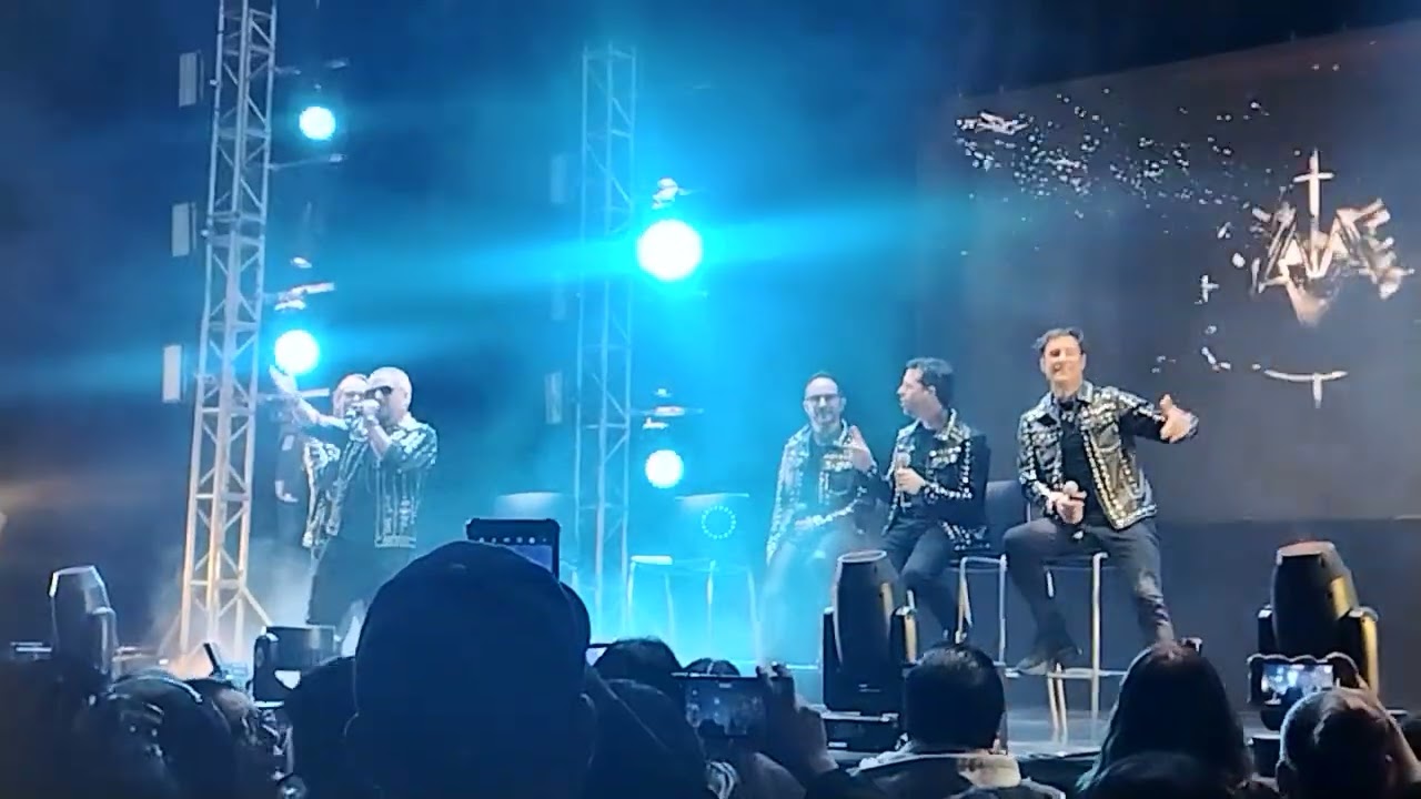 Mercurio se presenta en auditorio Arema Puebla para celebrar sus 30 años de carrera. 