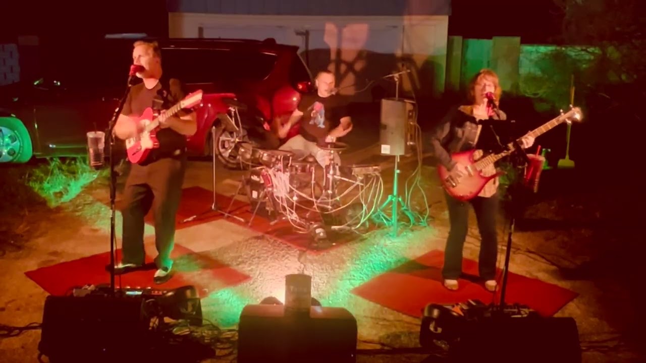 'Racin To The Red Light' by The Staylyns, Live on The Kraft House Driveway - 12.27.2025