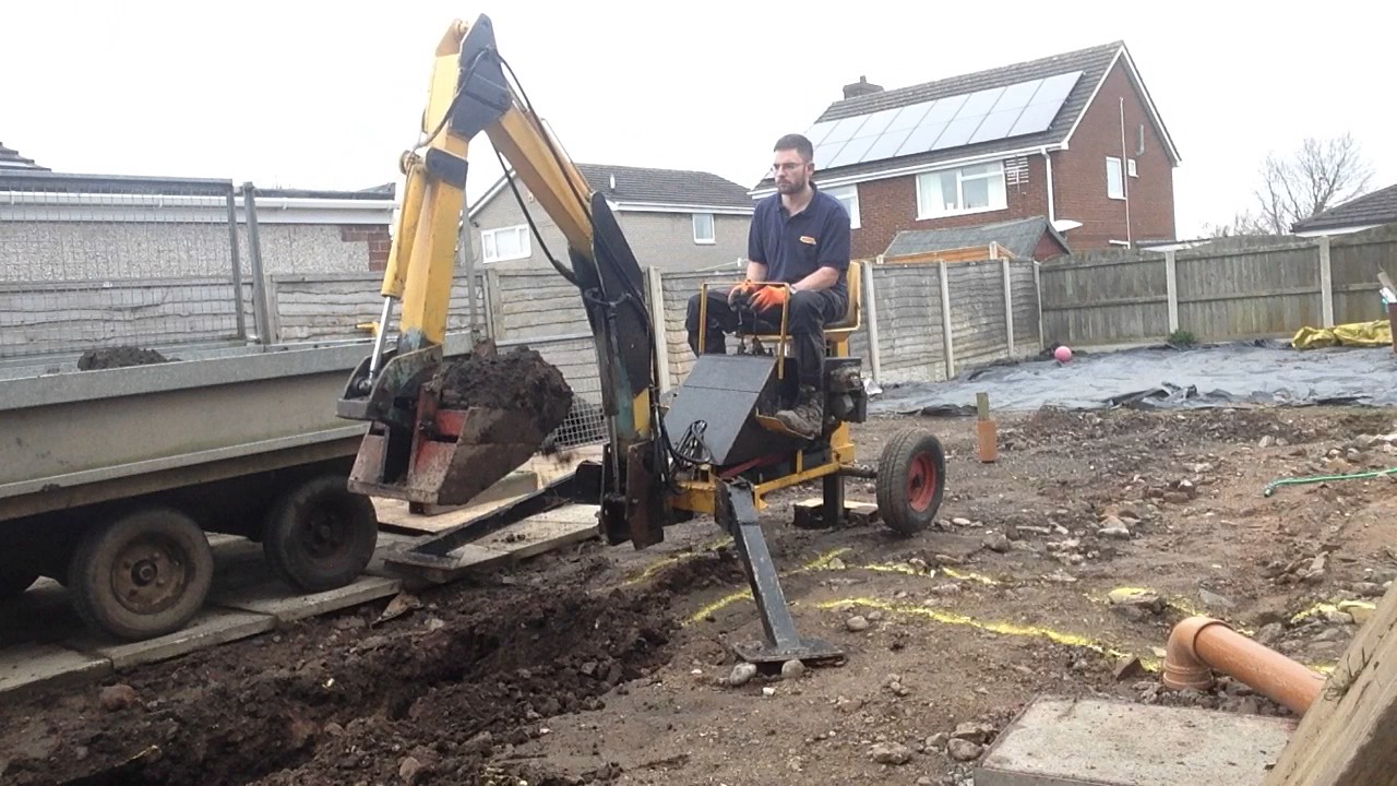 Digging foundations, baromix major, towable digger, towable backhoe.