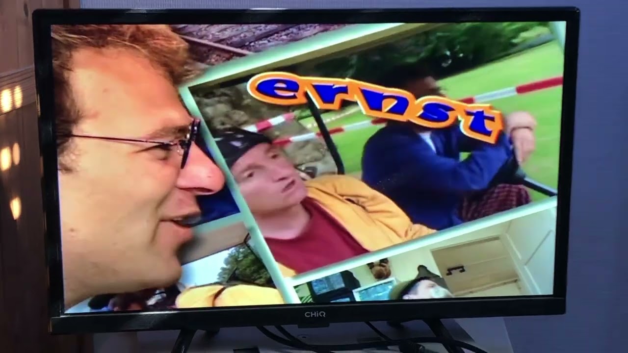 Opening to Ernst Bobbie en de rest: Soepkippenparade 2002 Nederland DVD