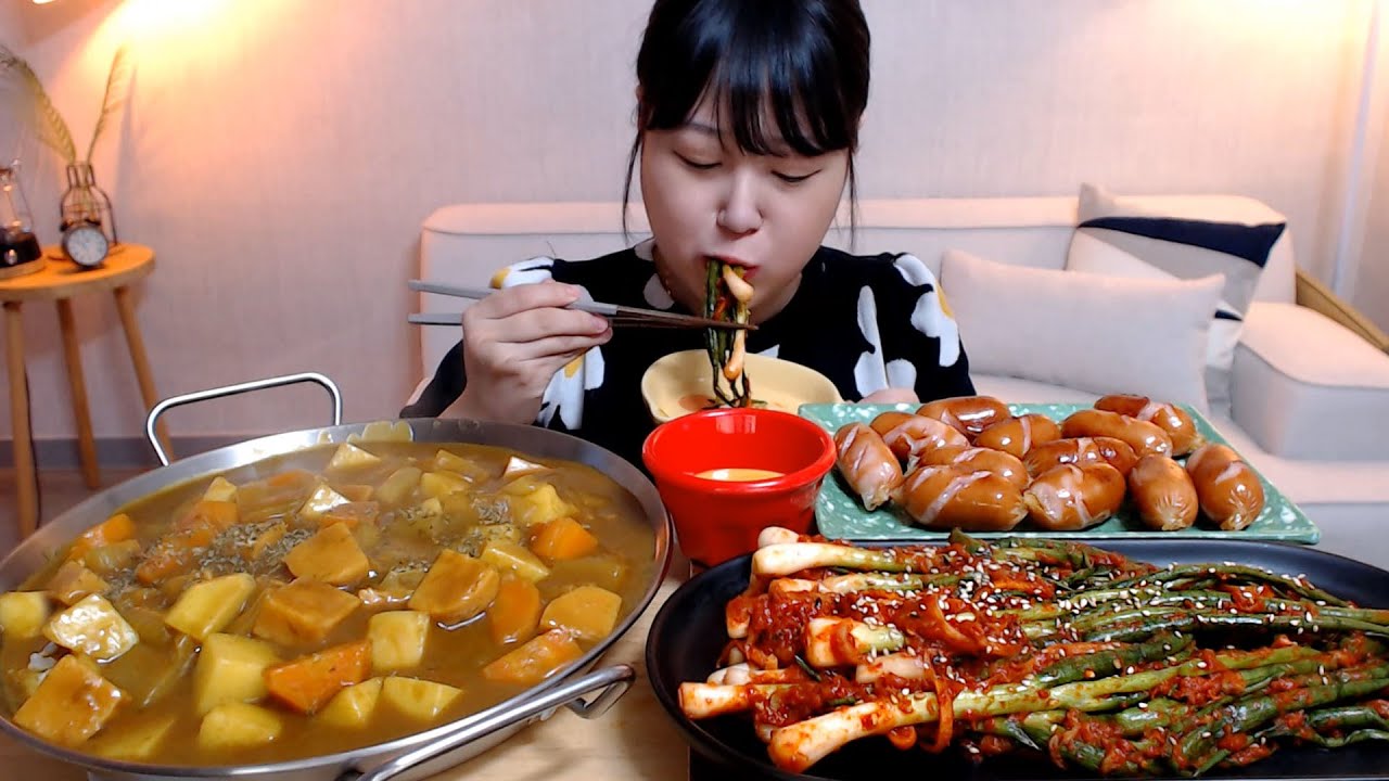 매콤한 파김치 소스듬뿍 카레라이스 통통한 비엔나소세지 먹방 Curry rice Green onion kimchi Sausages Koreanfood mukbang Eating