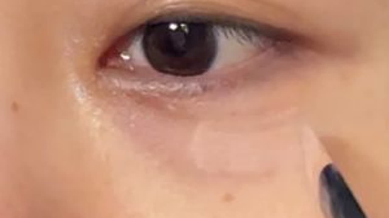 遮黑眼圈泪沟，能学到东西才是真的#遮黑眼圈泪沟 #今日化了美美的妆 #晒晒我的新年主角妆容 #潮装研究所 #抖音时尚碎碎念