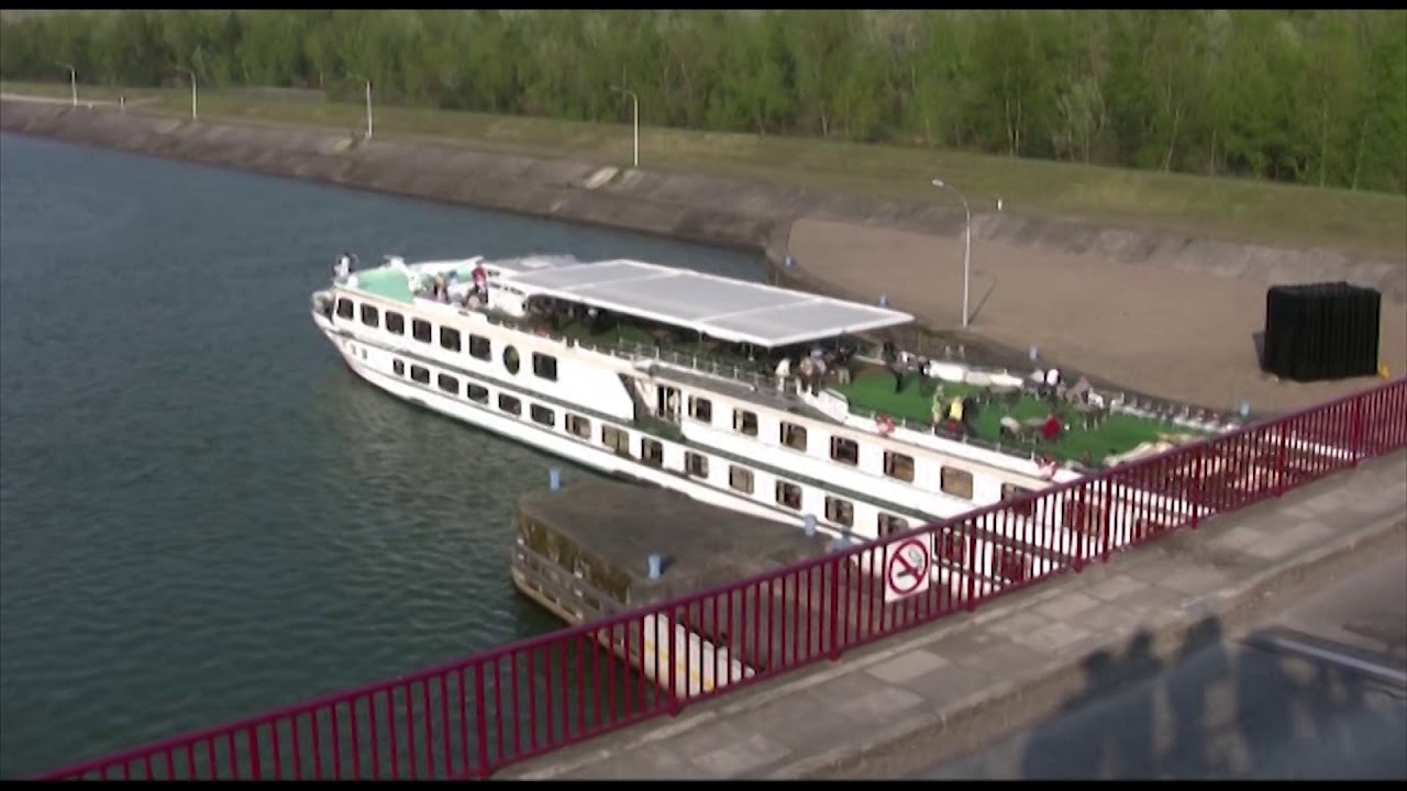 Esclusa en el río Rin en Marckolsheim   (Alsacia, Francia)