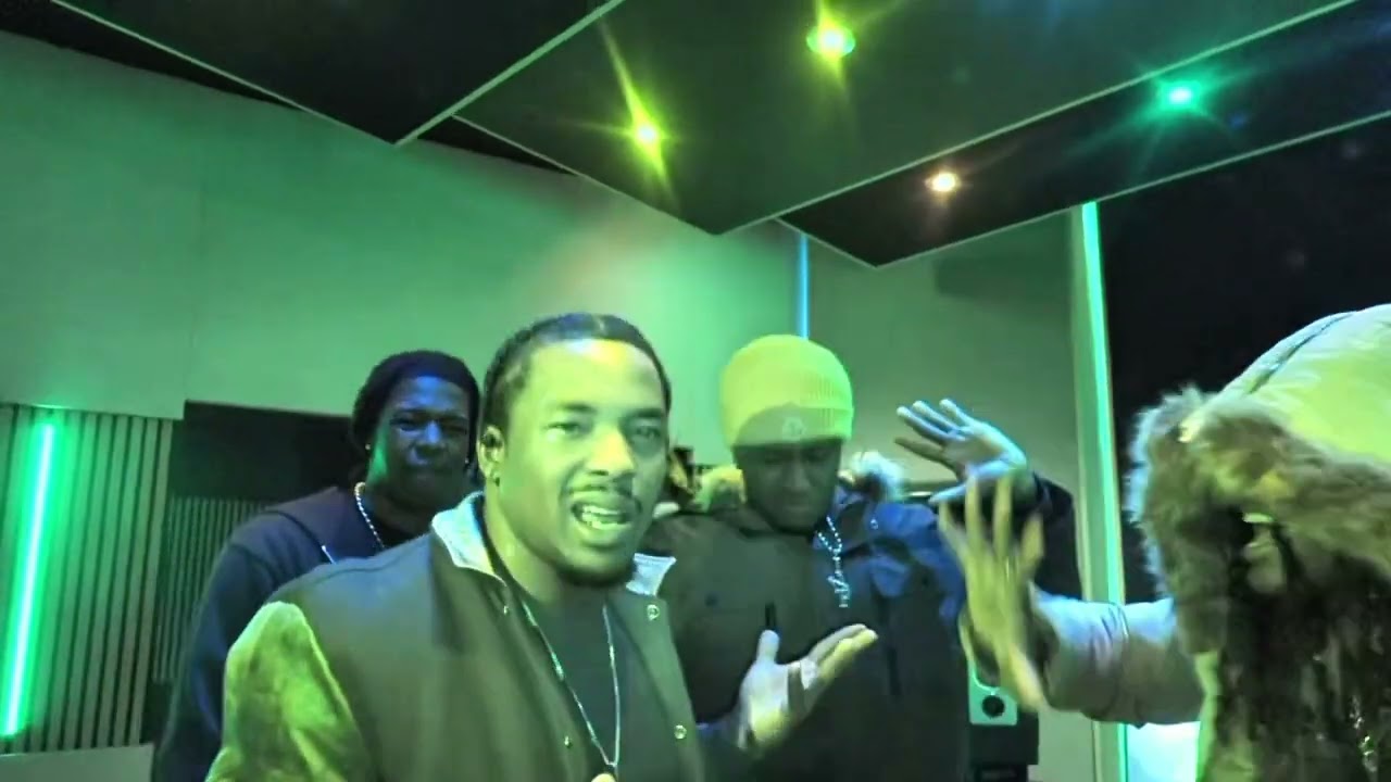 Zukenee - EAR BLEED (Studio Video)