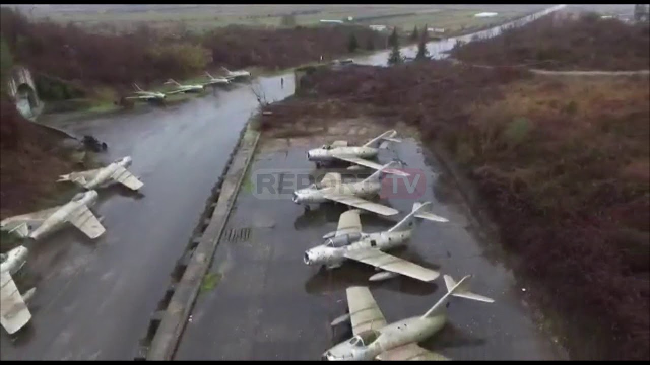 Pamje me dron nga baza e Ku&ccedil;ov&euml;s/ Flota ajrore e Enverit e kthyer tashm&euml; n&euml; relik&euml;