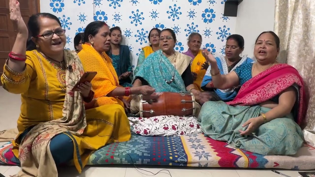 माँ के मंदिर में लगा दो टेलीफोन मैं मैया जी से बात करूंगी..