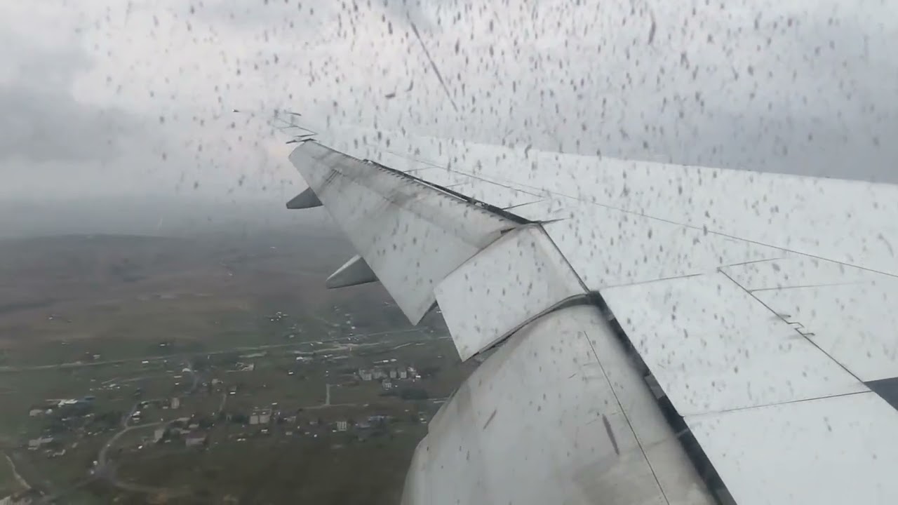Turkish Airlines Boeing 777-300ER landing in Istanbul during heavy Thunderstorm.