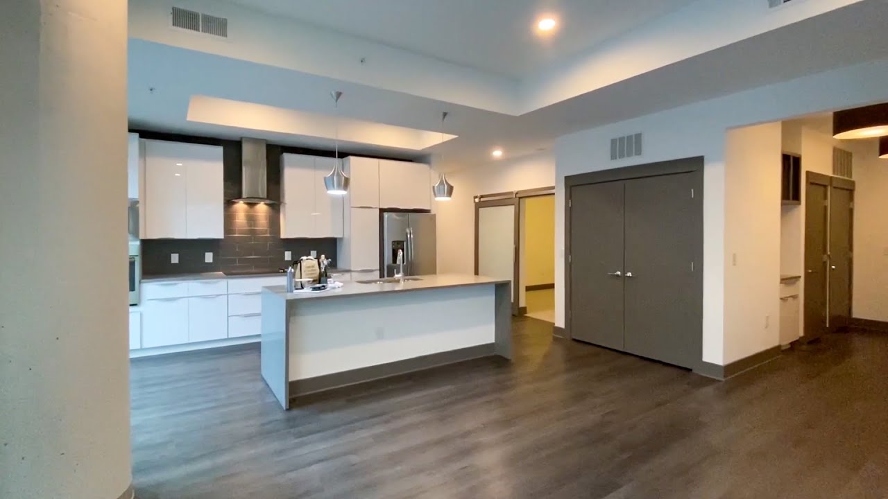 3 Bed, 2 Bath (Old Fashioned Floorplan) at Uptown 550