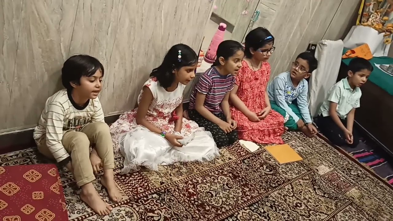 कान्ति के मशाल ! संगीत गुरुकुल के बच्चे को सिखाते हुए 