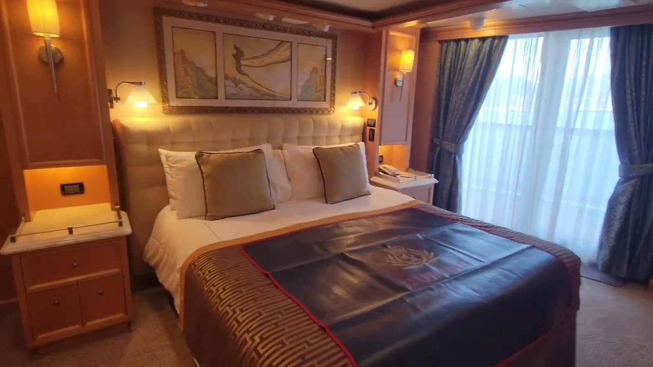 Cunard Queen Elizabeth, Q1 Queen's Grill Illingworth Suite 6213