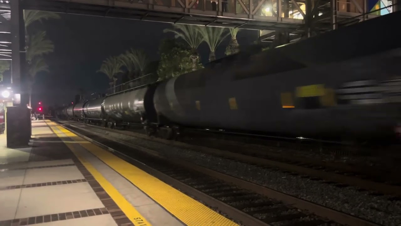 Amtrak 784 meets Bnsf in Fullerton train station on 11/22/25