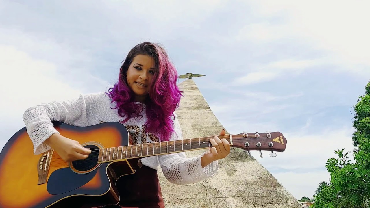 En Mi Mundo-Violetta (cover)- Carol Medeiros.